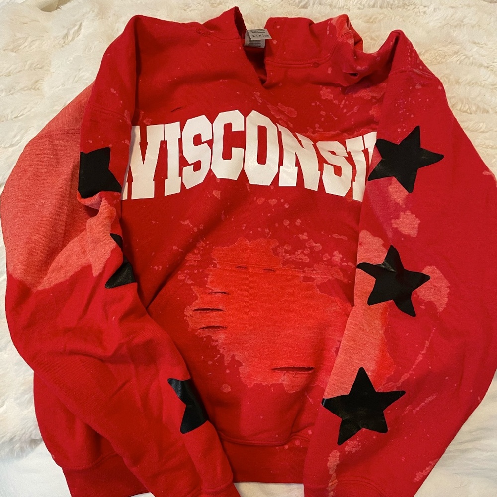 WISCONSIN SWEATSHIRT- VARSITY ALL AROUND BLEACHED DISTRESSED HOODIE